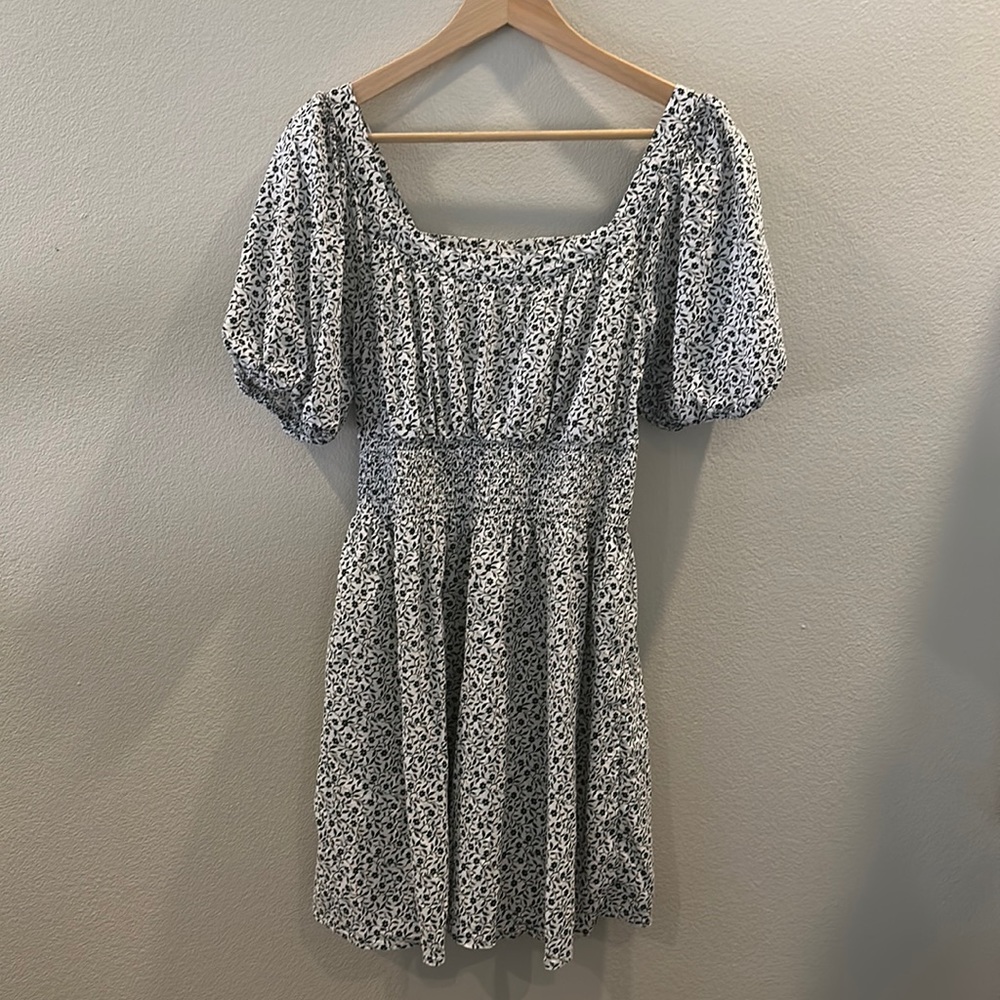 Old navy dress M